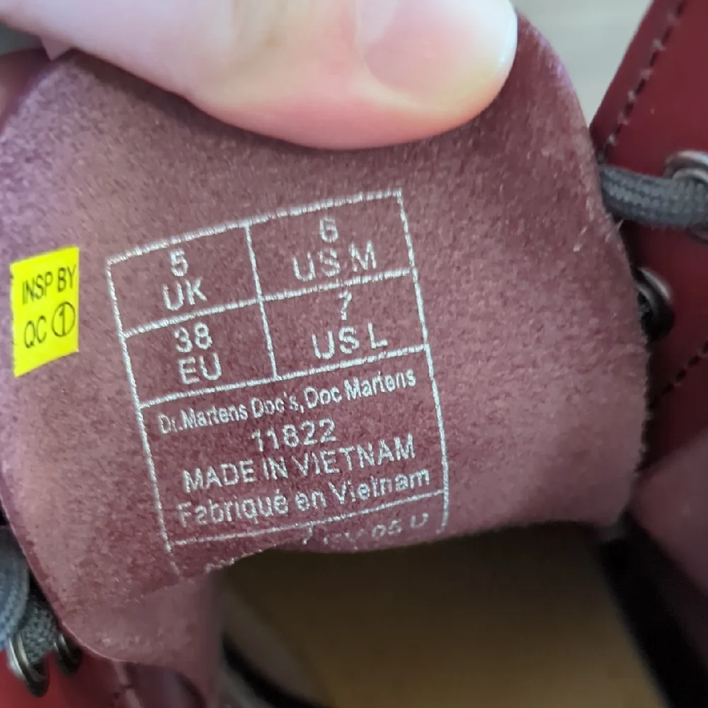 Dr. Martens 1460 SMOOTH LEATHER LACE UP BOOTS - Cherry Red Smooth - Size 7 - Picture 2 of 12